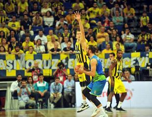 Fenerbahçe wins first game of finals