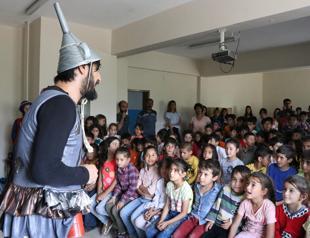Diyarbakır’s children meet theater