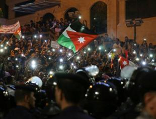 Jordan unions strike over proposed tax law