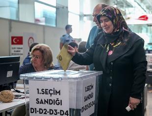 Turkish citizens living abroad begin casting votes in snap elections