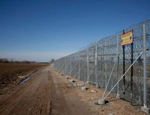 Greek police say jeep full of migrants crashes near Turkey border, killing six