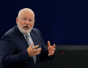 EU parliament urges Commission to act against Poland