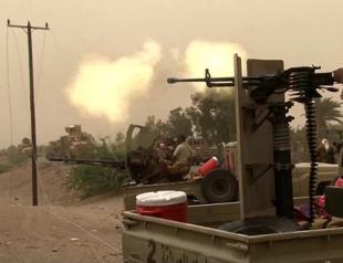 Yemen rebel leader defiant as dozens die in battle for key port