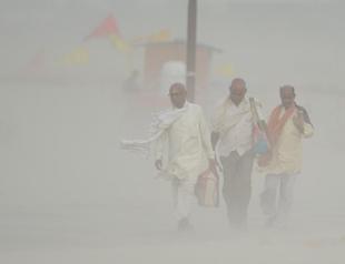 India’s capital battered by dust storms as it awaits the rain
