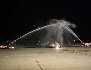 British tourists welcomed with ‘water arch’ in Turkey