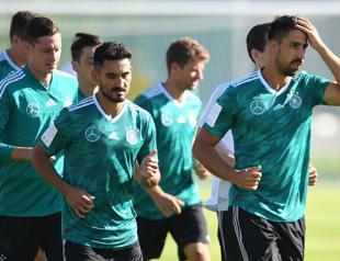 Turkish origin footballer İlkay Gündoğans car vandalized in Germany