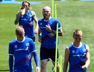 Iceland steps into the heat for Nigeria showdown