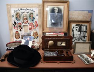 Nazım Hikmet’s personal belongings auctioned online