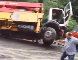 Flash flood swallows trucks in northeast Turkey