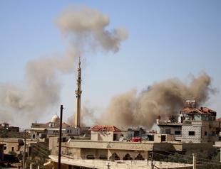 Families flee as Syria regime bombards southern city