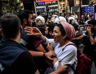 Police disperse LGBTI activists trying to march in Istanbul