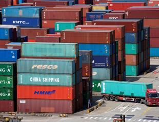 US tariffs take effect, China warns of ’counterattack’