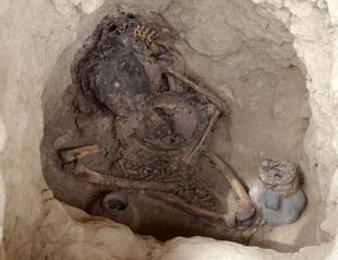 Archaeologists in Peru uncover Incan burial site in desert valley