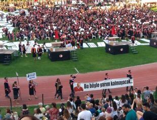 Two more detained for ‘insulting Erdoğan’ at ODTÜ graduation ceremony