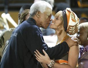 Beyonce leads S Africa anti-poverty festival