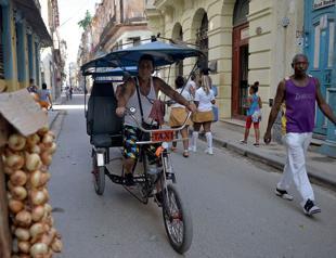 Cuba reauthorizes private sector, but with tighter controls