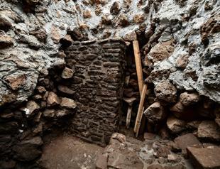 Mexico earthquake unearths ancient temple