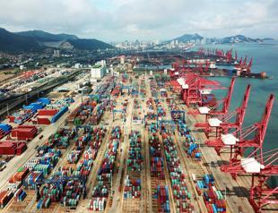 China’s trade surplus with US hits record as exporters rush to beat tariffs