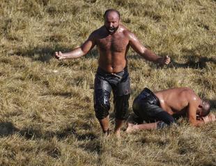Turkish oil wrestling title changes hands after controversial VAR decisions