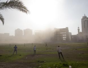 Israel hits Hamas posts in response to arson kites