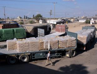 Israel further tightens Gaza blockade over arson kites