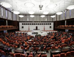 Anti-terror bill keeps some national emergency provisions for three more years