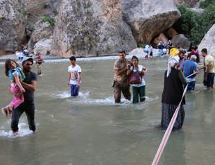 Rescuers save stranded picnickers from Kahta canyon