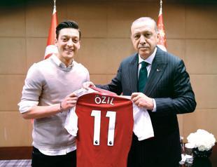 Özil quits Germany side citing racism as Turkey applauds