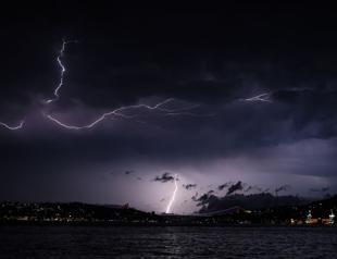 Istanbul region hit by 43,388 lightning strikes