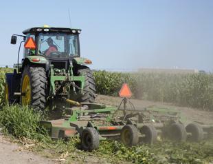 US announces $12 bln in aid to farmers hurt by trade tariffs