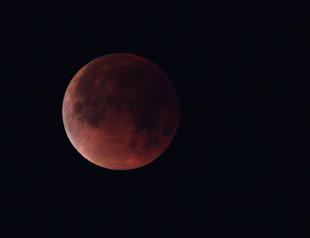Red planet and ‘blood moon’ pair up to dazzle skygazers