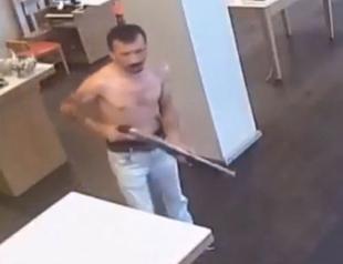 Furious man points rifle at shopkeepers over poor internet connection in Turkey’s south