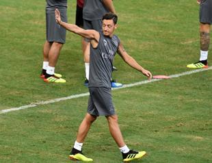 ‘So much love’: Özil thanks Arsenal fans after Germany racism row