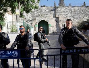 Israeli police reopen Al-Aqsa mosque after clashes