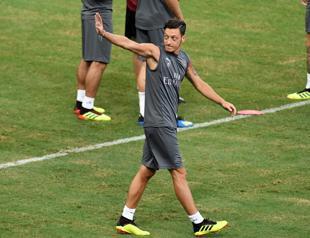 Arsenal name Mesut Özil as captain for pre-season cup