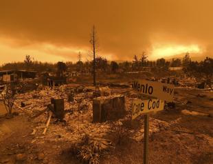 California wildfire destroys hundreds of structures, nearly levels community