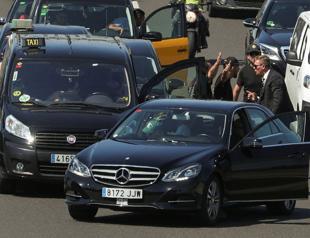 Spain taxi strike against Uber spreads