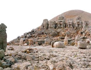 Storied Mt Nemrut draws tourists to southeastern Turkey