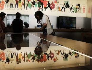 Apple breaches $1 trillion stock market valuation