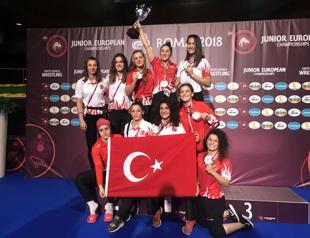 Turkeys junior wrestler Zeynep Yetgil bags gold medal