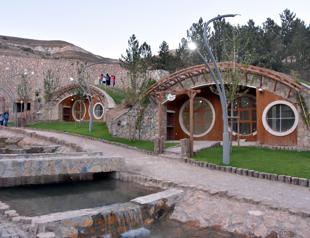 ‘Hobbit homes’ in central Turkey attract tourists