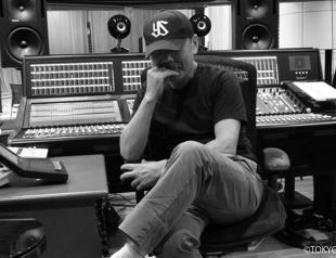 Murakami delights fans with radio show debut