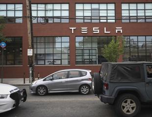 Tesla board says Musk started go-private talks last week