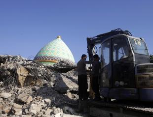 Aftershock shakes quake-hit Indonesian island