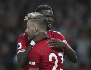 Manchester United wins Premier League opener with Pogba goal