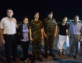 Two Greek soldiers return home after Turkey release