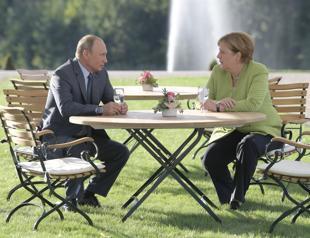 Let’s rebuild Syria for refugee return: Putin