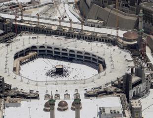 Muslim pilgrims scale Mount Arafat for peak of hajj