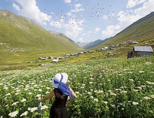 On the shores of the clouds: Black Sea plateaus