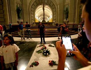 Dictator Francos family to take care of remains after exhumation